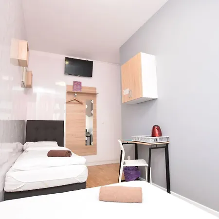 - Prywatne Hostel