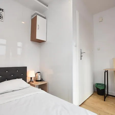 - Prywatne Хостел Вроцлав