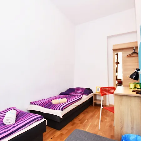 - Prywatne Хостел Вроцлав